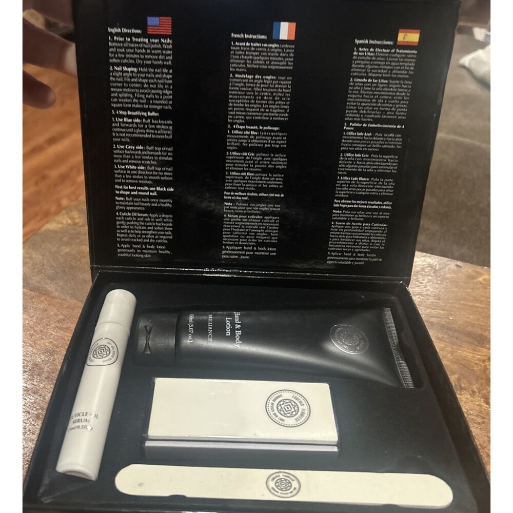 NIB FOREVER FLAWLESS DIAMOND INFUSED SKIN CARE DELUXE NAIL MANICURE PEDICURE KIT